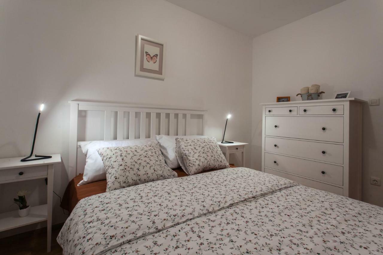 Lyra Apartment